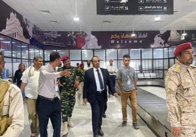 محافظ حضرموت يطلع على تجهيزات مطار الريان