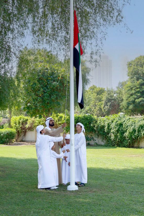 بن راشد في يوم العلم: " حفظ الله علمنا ودولتنا وشعبنا"