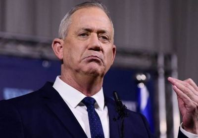 غانتس يدعو لإقامة حزب وسطي يتخطى الكتل السياسية