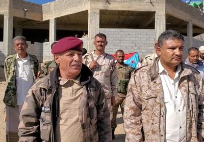 رئيس انتقالي الضالع يتفقد معسكر "السابع عمالقة"