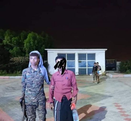 القبض على مخالفين لقرار حظر تعاطي القات بالمعلا