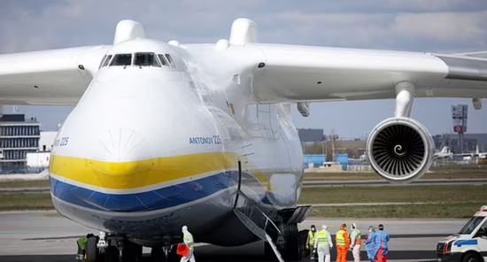 أوكرانيا تعيد بناء أكبر طائرة شحن سرًا