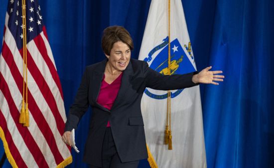 مثلية الجنس.. انتخاب مورا هيلي حاكمة لولاية أمريكية