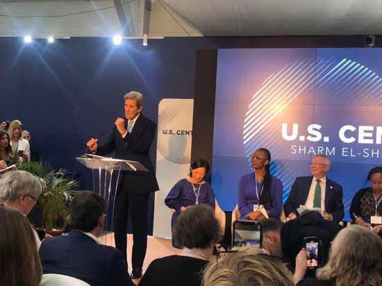 كيري يبدي سعادته بقمة المناخ بشرم الشيخ