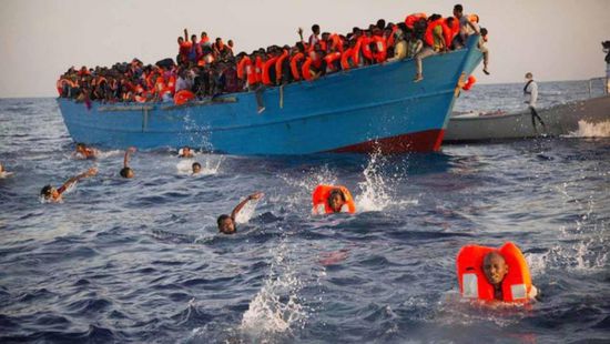 فرنسا تدين عدم استقبال إيطاليا سفينة مهاجرين