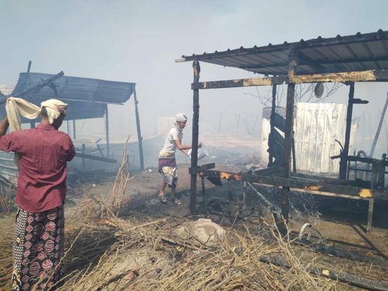 حريق يدمر مساكن مخيم الجشة في الخوخة