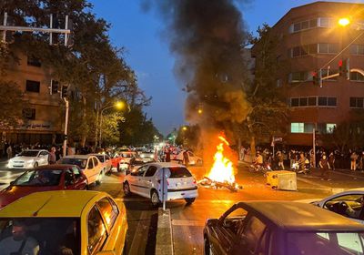 الشرطة تطلق نارًا على متظاهرين ضد النظام الإيراني