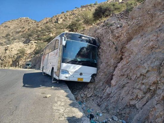 انزلاق حافلة ركاب على طريق عقبة الجن بالقبيطة