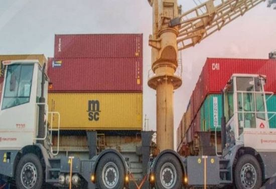 لتطوير خدمات المناولة.. محطة عدن للحاويات تتسلم 14 قاطرة