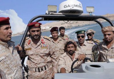 قائد محور الغيضة يتفقد قطاع القوات البحرية