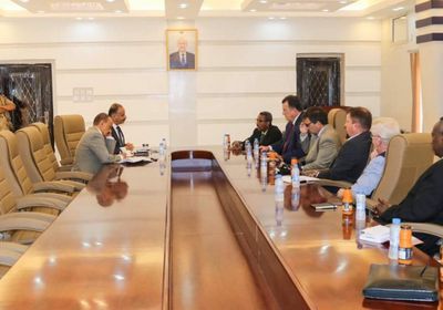 حميد وجريسلي يناقشان خطة معالجة أزمة الناقلة صافر