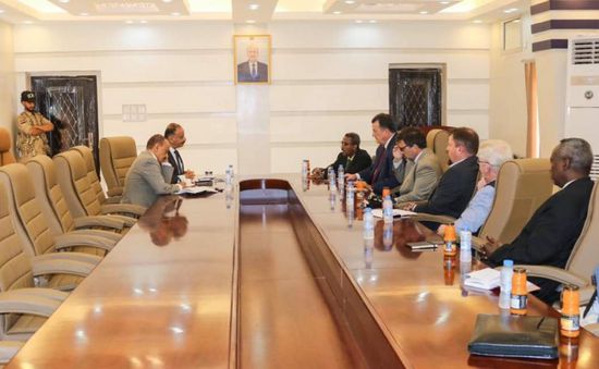 حميد وجريسلي يناقشان خطة معالجة أزمة الناقلة صافر