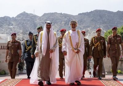 محمد بن زايد يهنئ سلطان عمان بذكرى اليوم الوطني