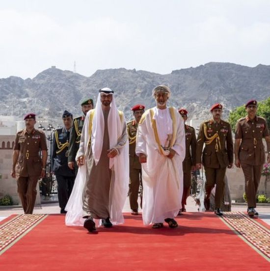 محمد بن زايد يهنئ سلطان عمان بذكرى اليوم الوطني