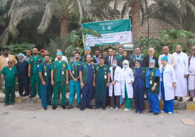 محافظ حضرموت يفتتح المخيم الطبي بمستشفى ابن سينا