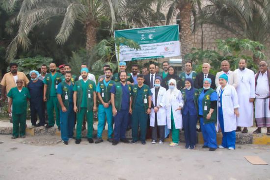 محافظ حضرموت يفتتح المخيم الطبي بمستشفى ابن سينا