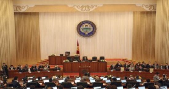 اندلاع حريق داخل البرلمان في قرغيزستان