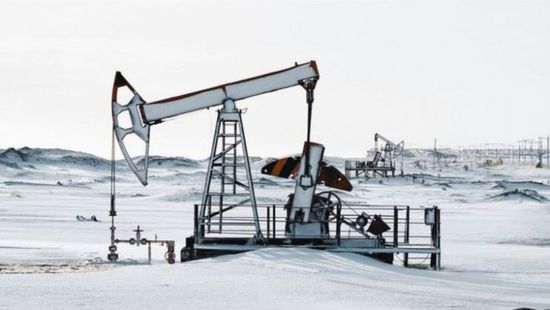 زيلينسكي: يجب أن يتراوح سعر النفط الروسي بين 30 و40 دولارًا