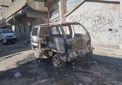 إضرام النار في حافلة لناشط حقوقي في إب