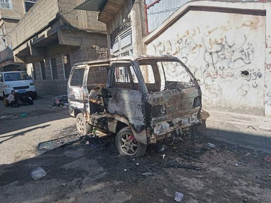 إضرام النار في حافلة لناشط حقوقي في إب