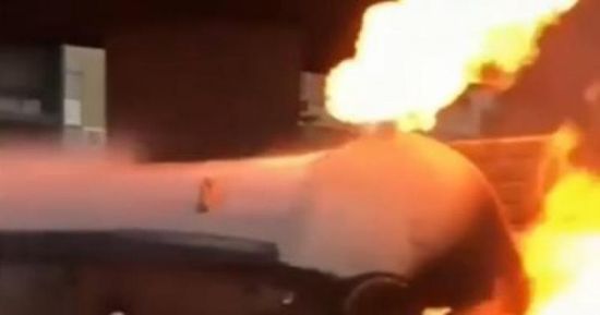 إصابة 9 أشخاص في حريق بطائرة أمريكية