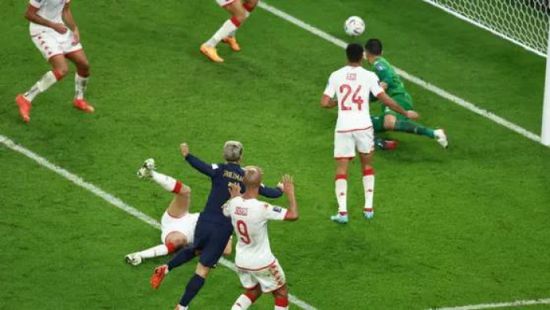 فرنسا تتقدم بشكوى بعد إلغاء هدف غريزمان في تونس