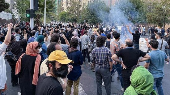الأمن الإيراني يطلق النار على محتجين