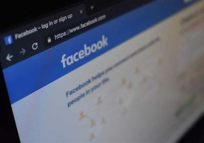 تحذيرات من برمجية ضارة تسرق حسابات فيسبوك