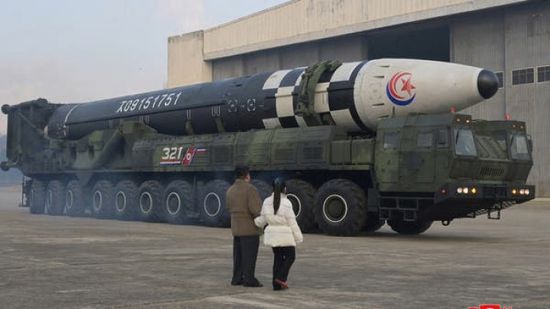 كوريا الشمالية توجه بإطلاق قذائف مدفعية جديدة