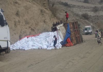 انقلاب شاحنة على طريق هيجة العبد