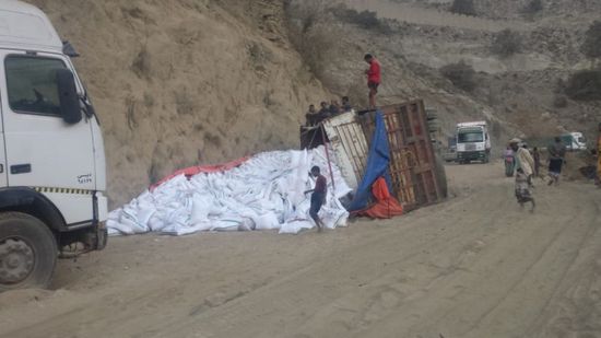 انقلاب شاحنة على طريق هيجة العبد