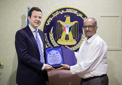 الانتقالي يكرم مدير مكتب المبعوث الأممي في عدن