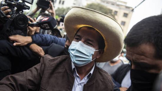 أنصار رئيس بيرو المعزول يخرجون بشوارع العاصمة