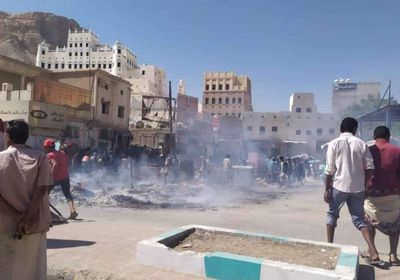 عناصر إخوانية بزي مدني تلاحق المتظاهرين بسيئون