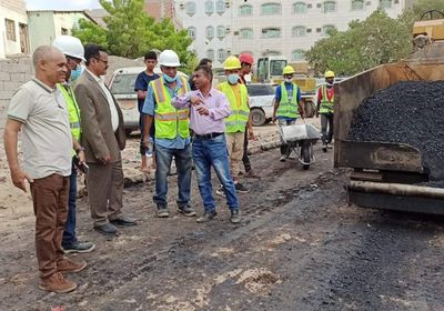 بدء صيانة الشارع الخلفي لسوق الخضروات بالمنصورة