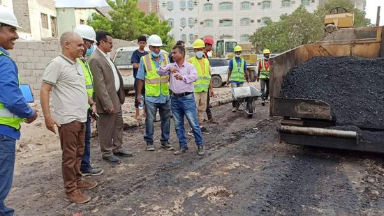 بدء صيانة الشارع الخلفي لسوق الخضروات بالمنصورة