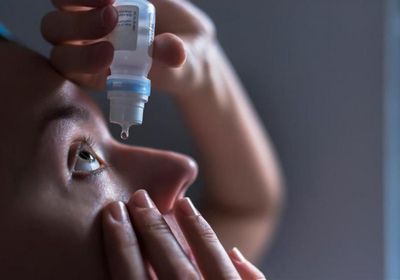 نصائح طبية حول آلية عمل القطرات المرطبة للعين