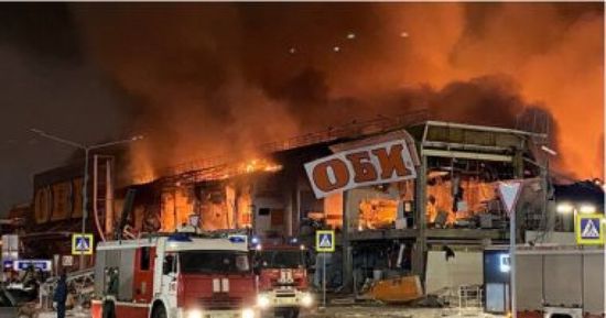 حريق هائل في مركز تجاري بروسيا