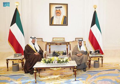 ولي عهد الكويت يلتقي وزير الطاقة السعودي
