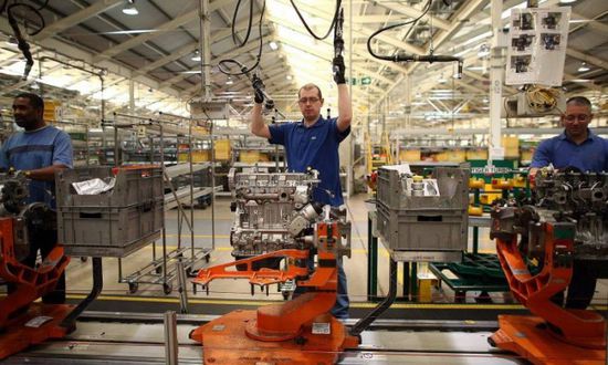 الأزمات ترخي بظلالها على إنتاجية القطاع الصناعي البريطاني