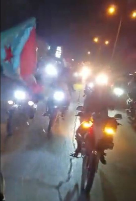 مسيرة بالدراجات النارية تجوب شبام: لا للإخوان