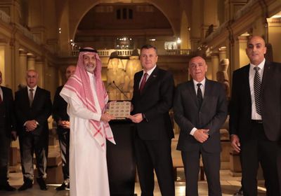 مصر تسلم السعودية عملات نادرة من عهد الملك عبدالعزيز