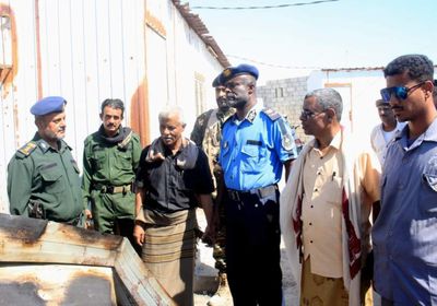 لجنة تقصي تبدأ التحقيق بملابسات حريق في ميناء الشحر