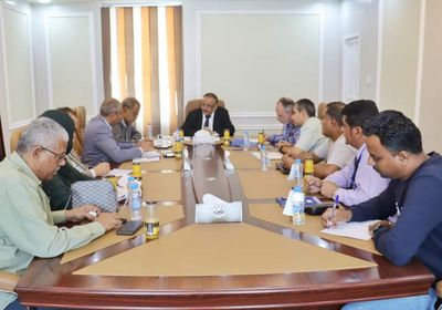 "الغذاء العالمي" يشارك في تطوير منظومة الإنترنت بمطار عدن