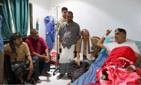 بعد محاولة اغتياله.. قيادات عسكرية جنوبية تطمئن على رئيس انتقالي حضرموت