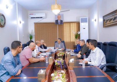 محافظ عدن يوجه بتحسين خدمات مستشفى الجمهورية