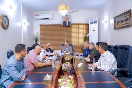 محافظ عدن يوجه بتحسين خدمات مستشفى الجمهورية