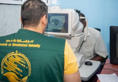 فريق طبي سعودي يقيم مخيما لجراحة المخ في المكلا