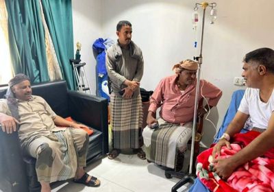 قائد "العسكرية الثانية" يطمئن على الحالة الصحية لرئيس انتقالي حضرموت