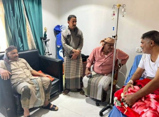 قائد "العسكرية الثانية" يطمئن على الحالة الصحية لرئيس انتقالي حضرموت